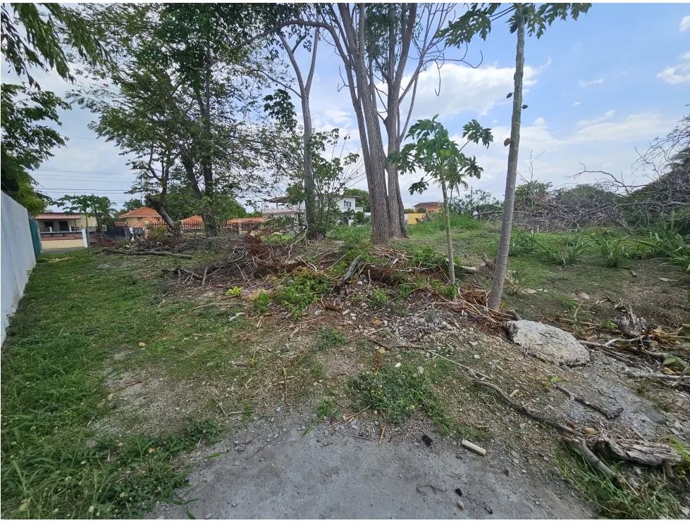 Se vende lote a pasos del mar en costa esmeralda, san carlos.