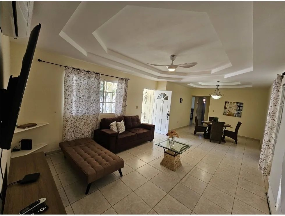 Venta/alquiler de casa en villas del golf, chitré