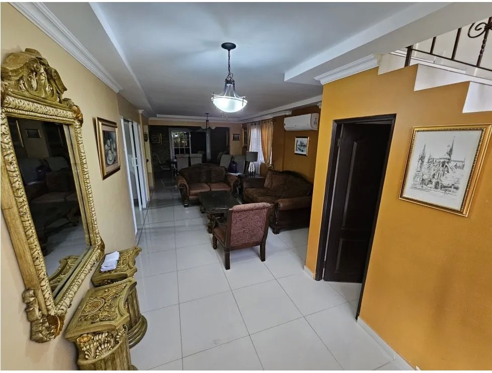 Alquiler/venta de casa con piscina en villas del golf, chitré herrera