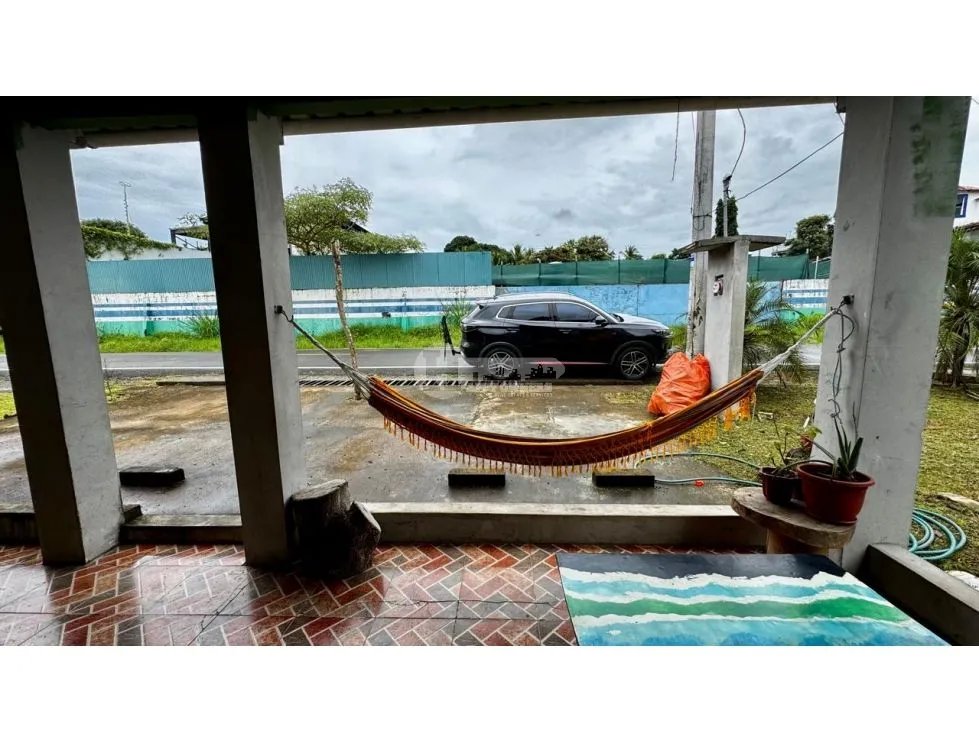 Venta de casa en el centro de pedasí.