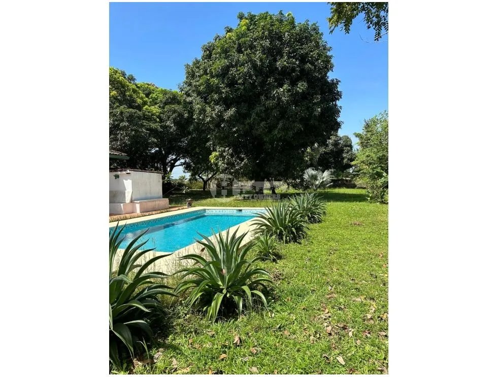 Venta de casa con piscina en pedasí