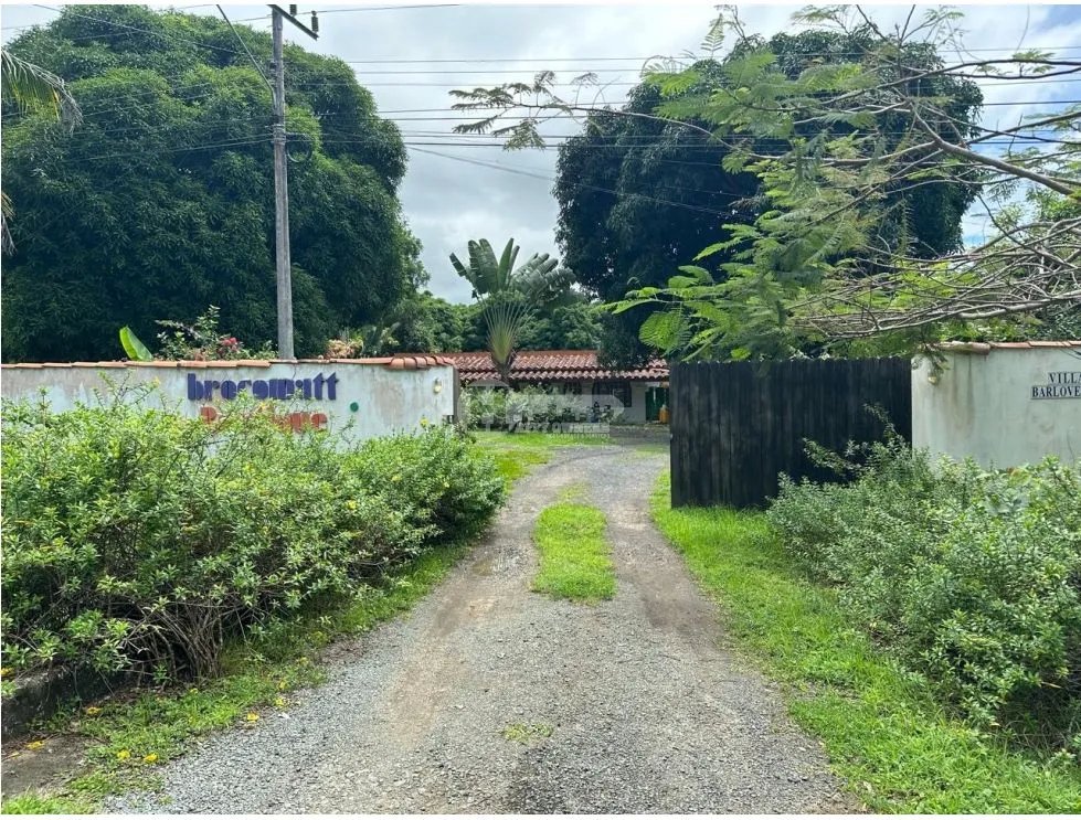 Venta de casa con piscina en pedasí