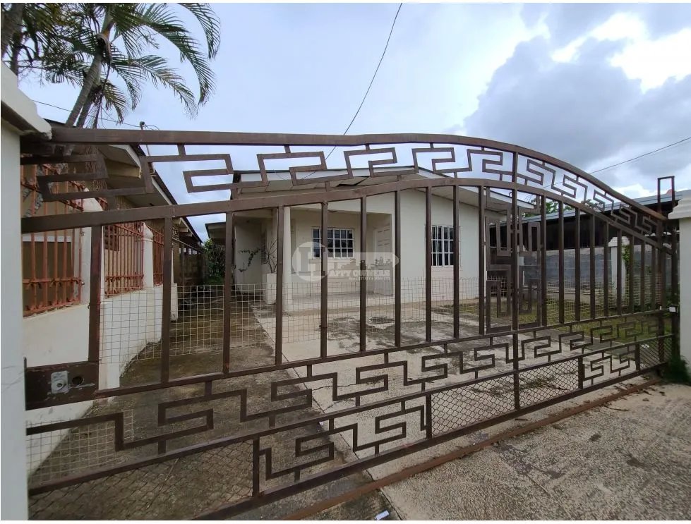 Casa a 3 minutos del hospital nelson collado, chitré herrera