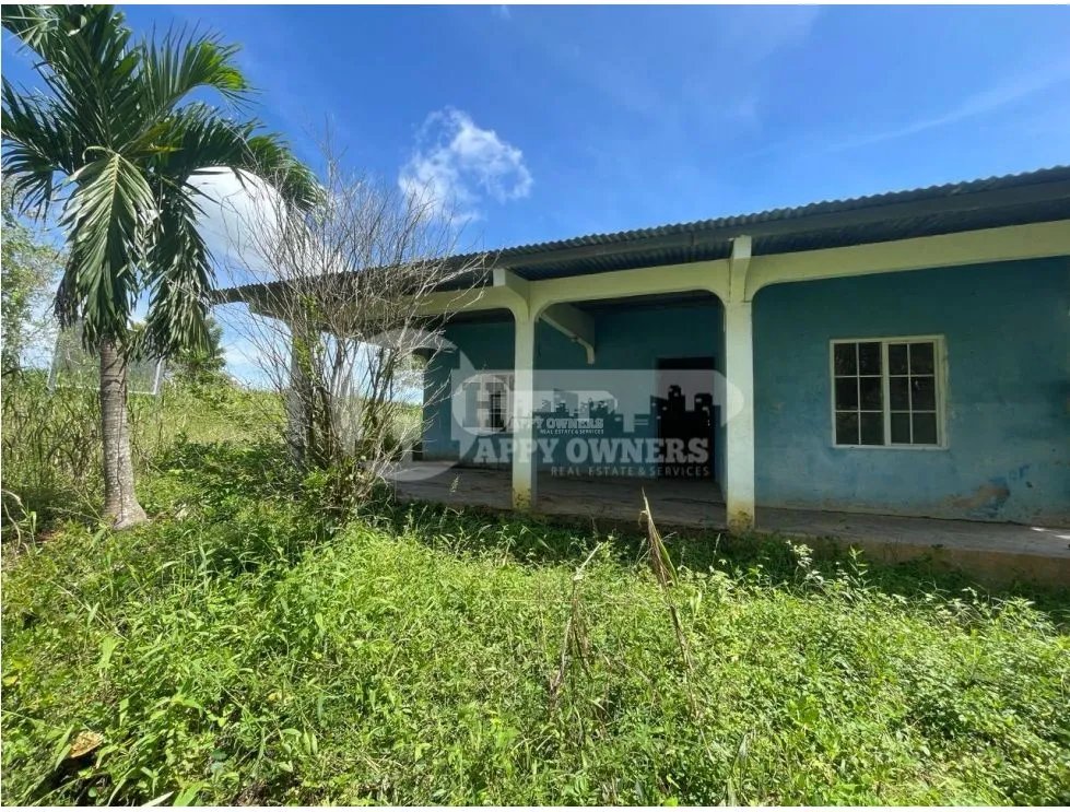 Venta de casa con terreno en guararé