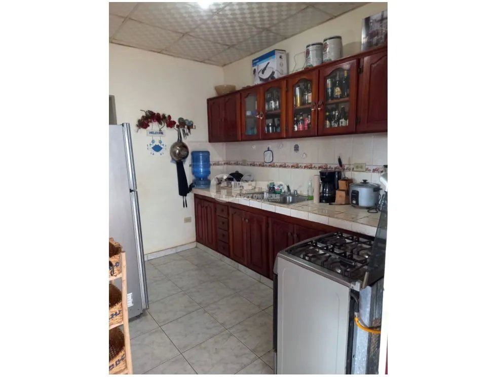 Se vende casa a pasos del super 99 de chitré herrera
