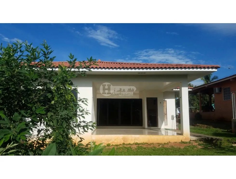 Se vende casa en la arena de chitré herrera