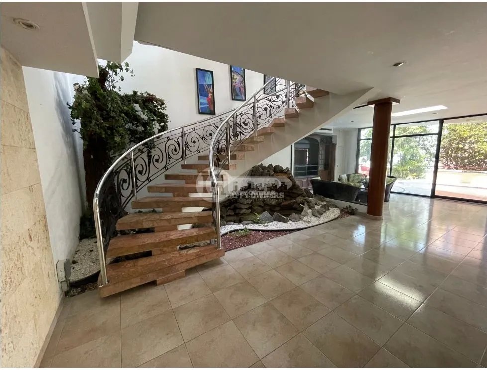 Venta de residencia unifamiliar de 3 niveles en dos mares