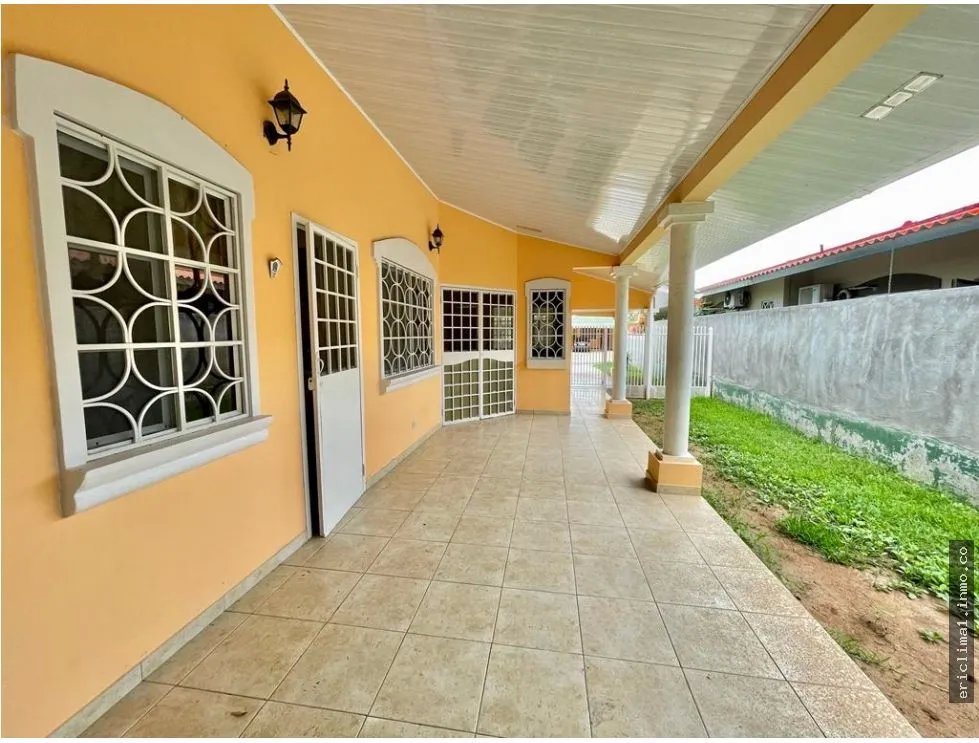 Venta de casa en brisas los guayacanes, chitré.
