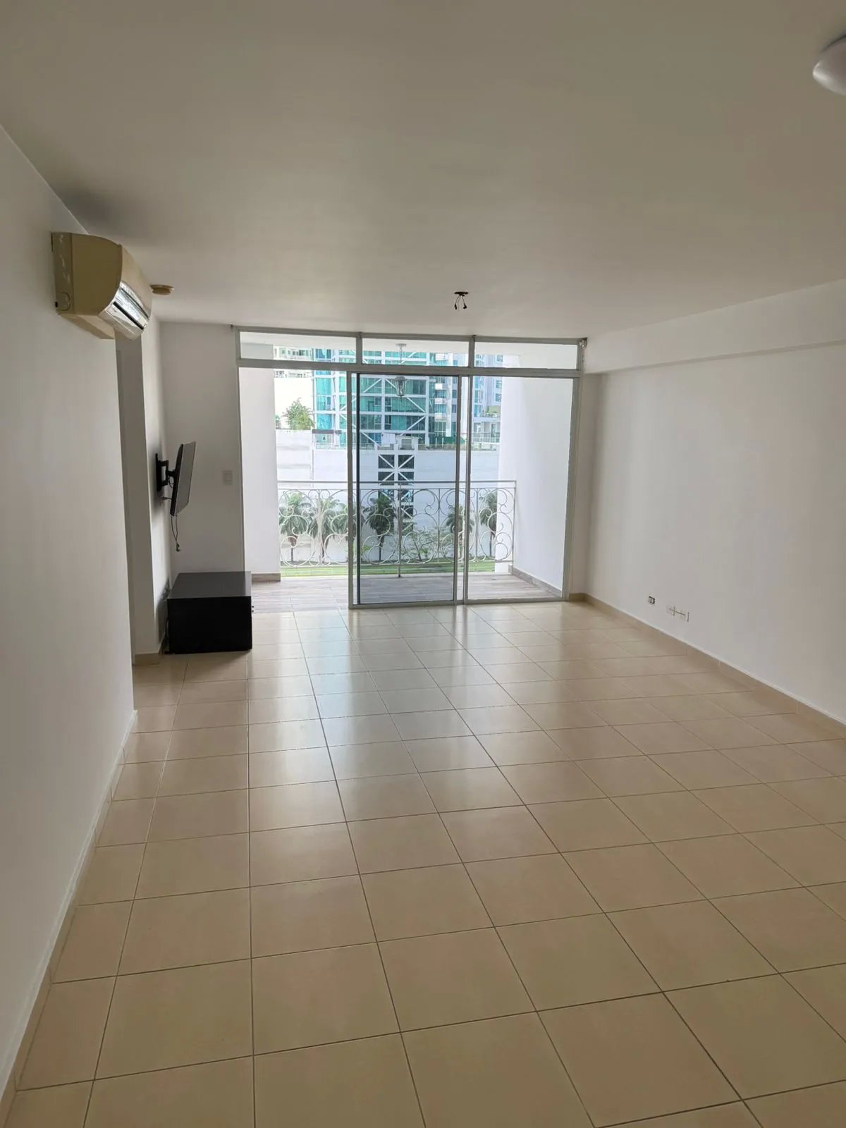 Se vende apartamento en punta pacifica san francisco.