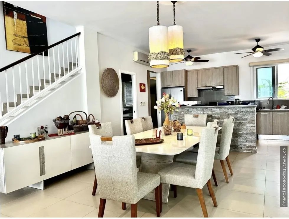 Venta de villa con piscina y vista al mar - bijao