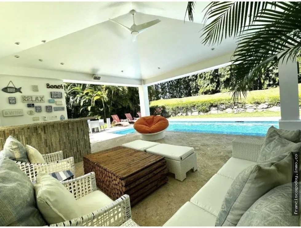 Venta de casa con piscina en bijao