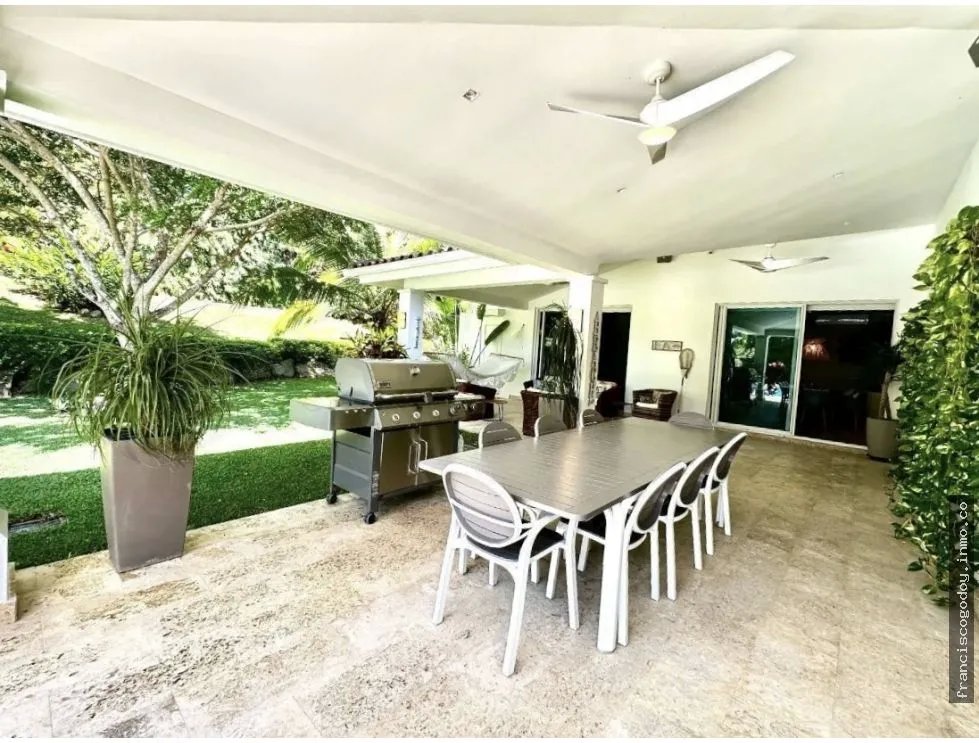 Venta de casa con piscina en bijao