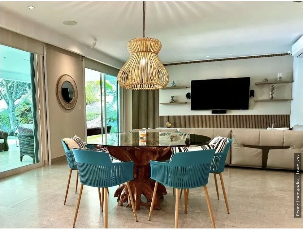 Venta de casa con piscina en bijao