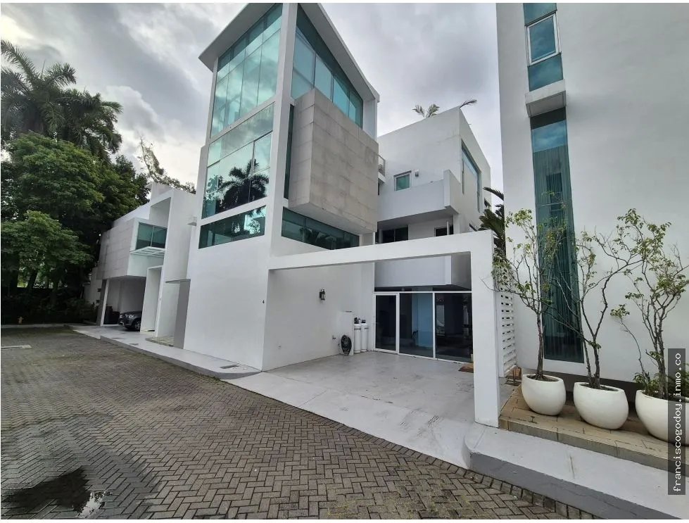 Venta de residencia en altos del golf