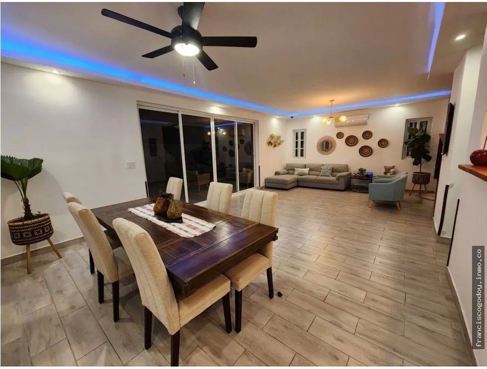 Casa a la venta en barriada cerrada en villa valencia, costa sur