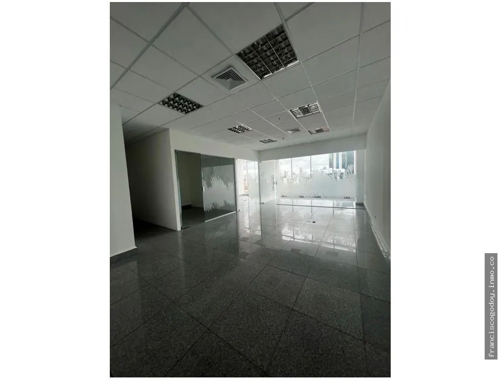 Venta de oficina en obarrio (área bancaria)