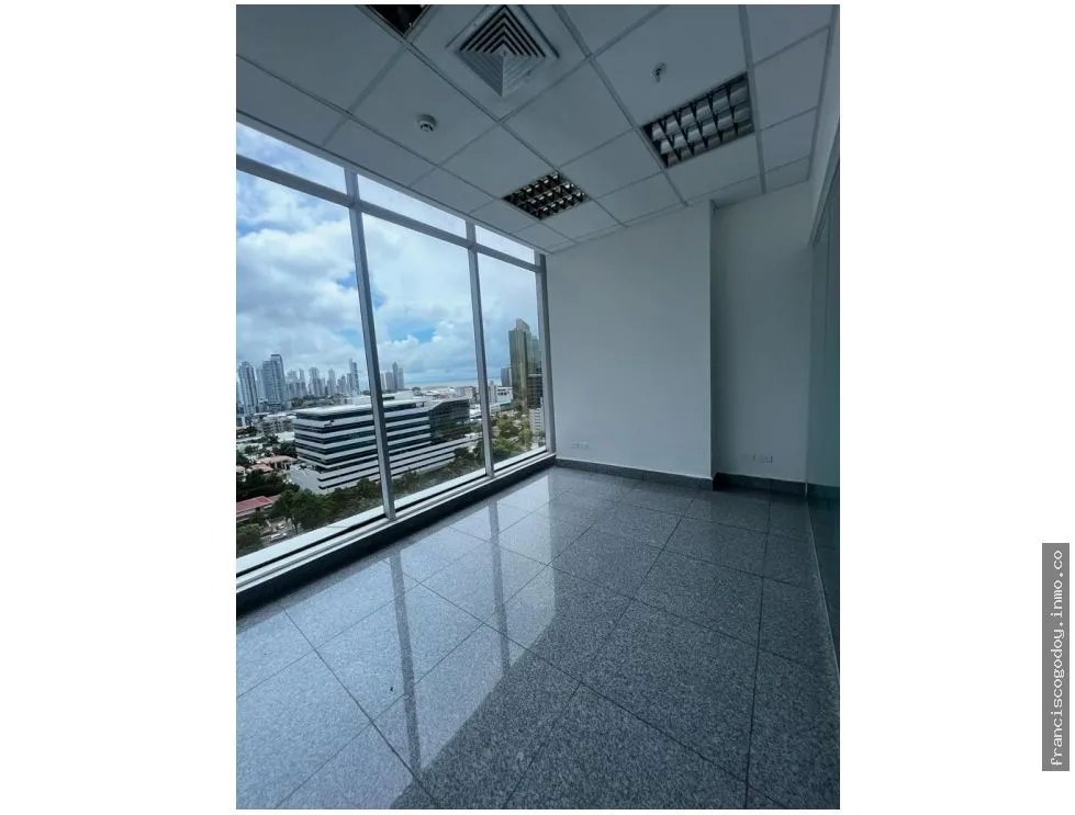 Venta de oficina en obarrio (área bancaria)