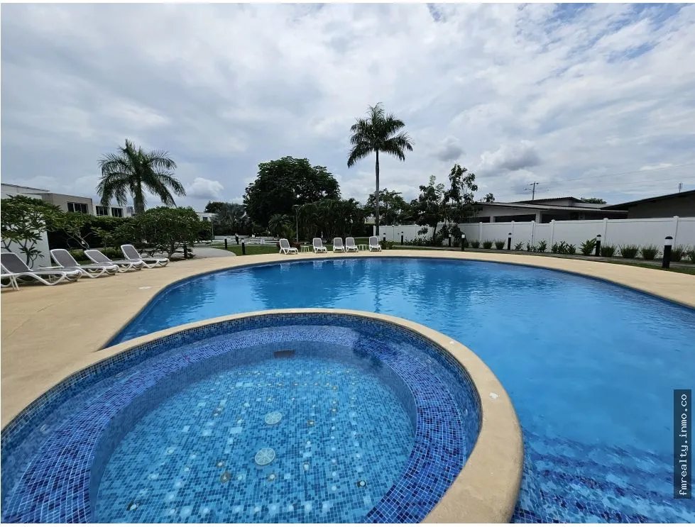 Venta de casa en villa sur, costa sur