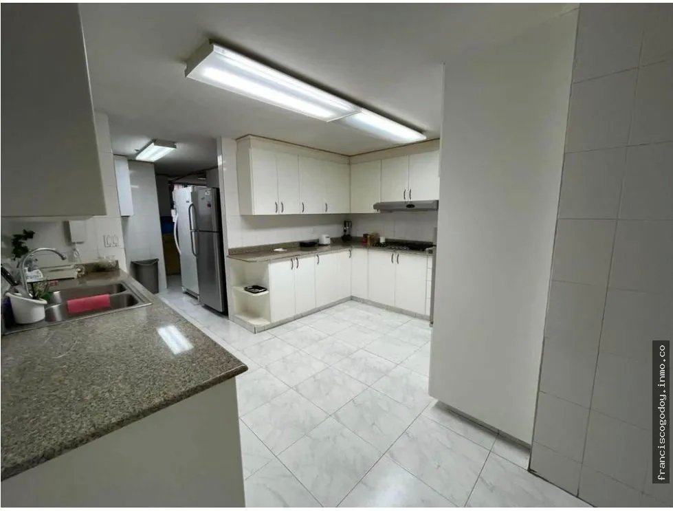Venta de apartamento en edificio la fiesta, obarrio