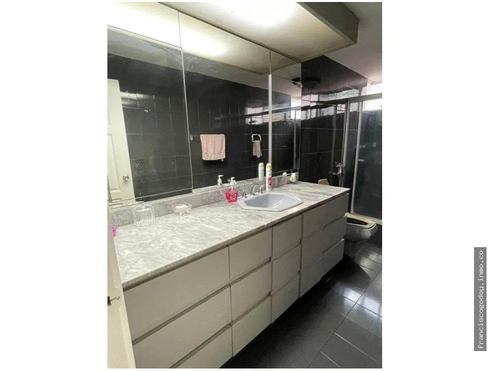 Venta de apartamento en edificio la fiesta, obarrio