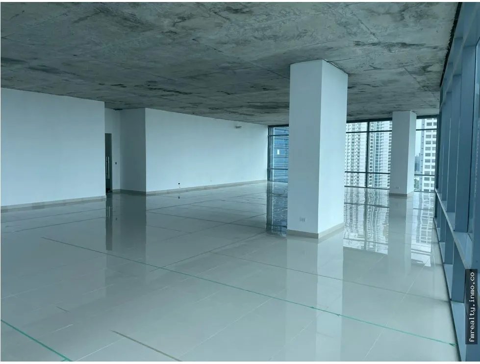 Alquiler de oficina en edificio prime time tower, costa del este.