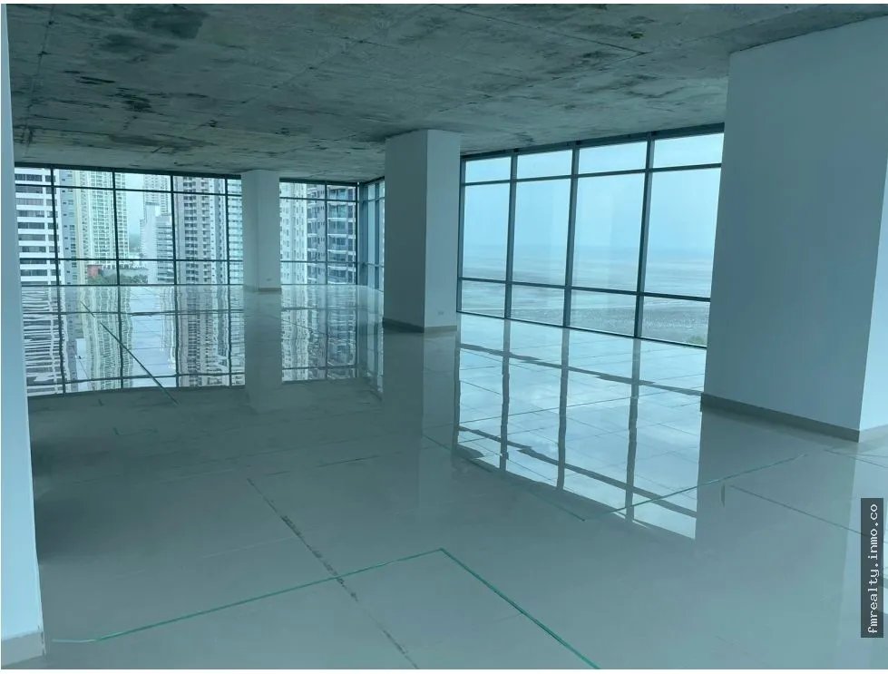 Alquiler de oficina en edificio prime time tower, costa del este.