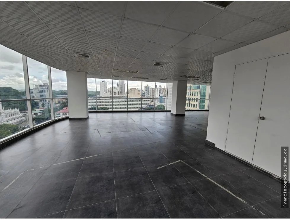 Venta de oficina en calle aquilino de la guardia