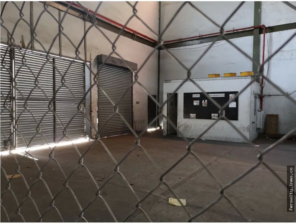 Aquilo galera bodega 4600m2 en milla 8 fgb