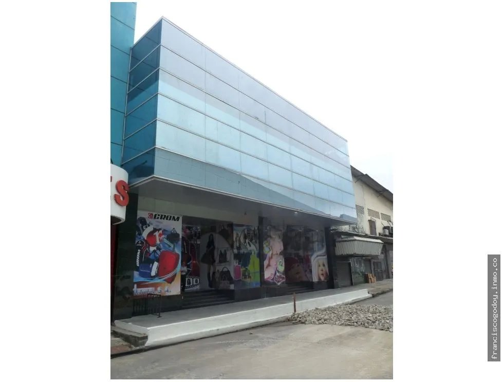 Se alquila bodega en zona libre