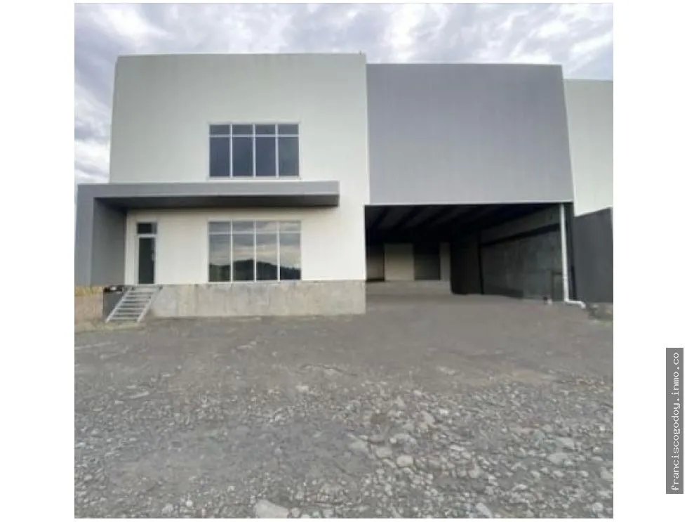 Ventar de bodega en milla 8