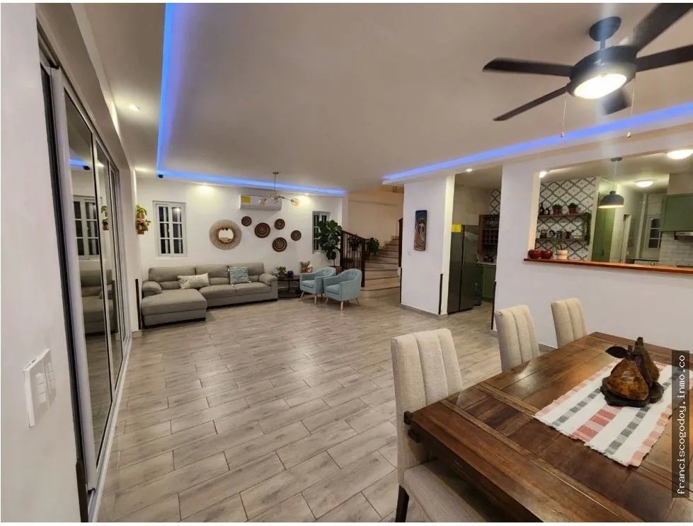 Casa a la venta en barriada cerrada en villa valencia, costa sur