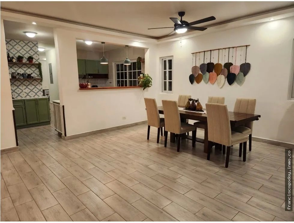 Casa a la venta en barriada cerrada en villa valencia, costa sur