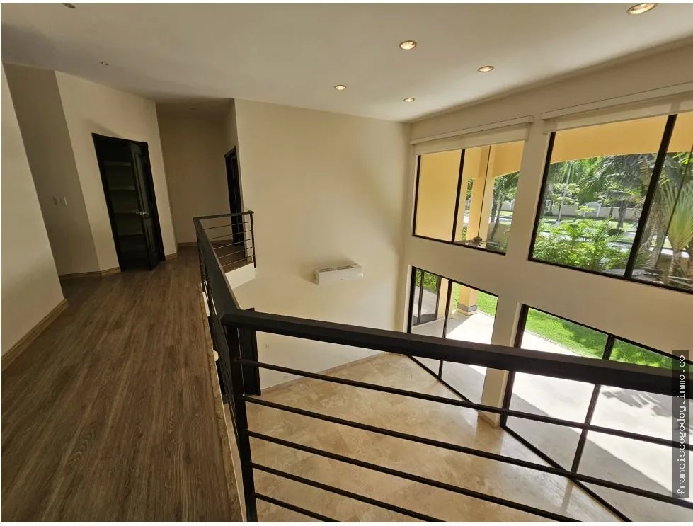 Casa en venta en urbanización antigua, costa del este