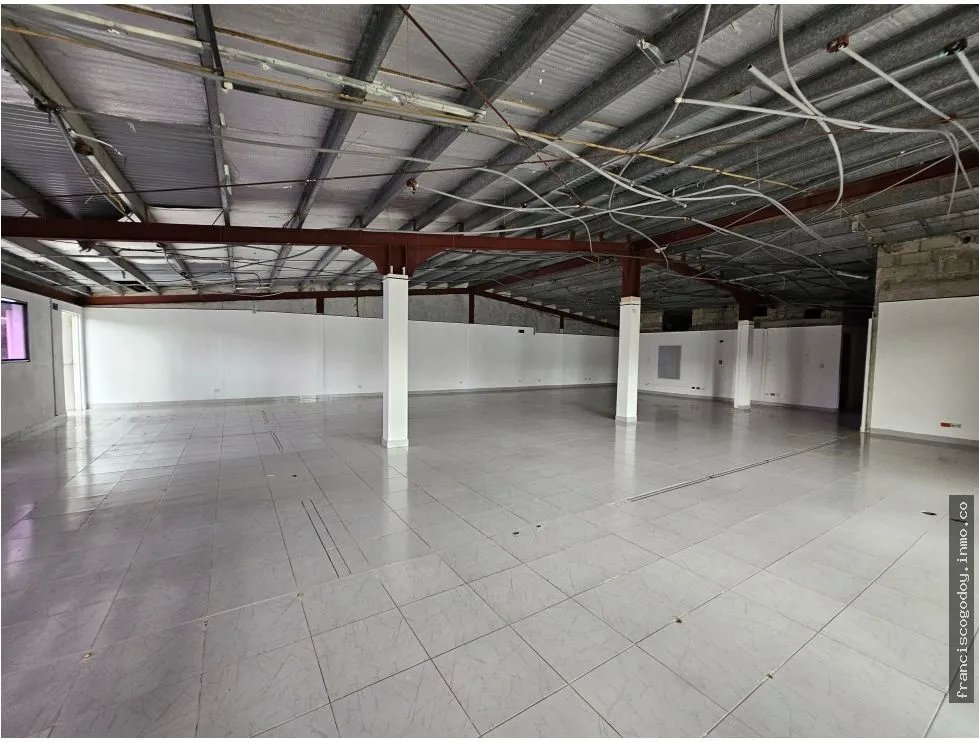 Se vende edificio de dos plantas en albrook