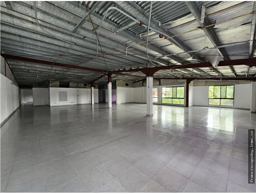 Se vende edificio de dos plantas en albrook