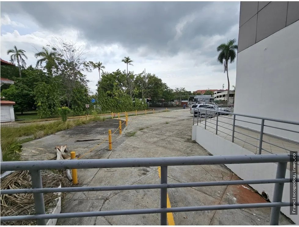 Se vende edificio de dos plantas en albrook