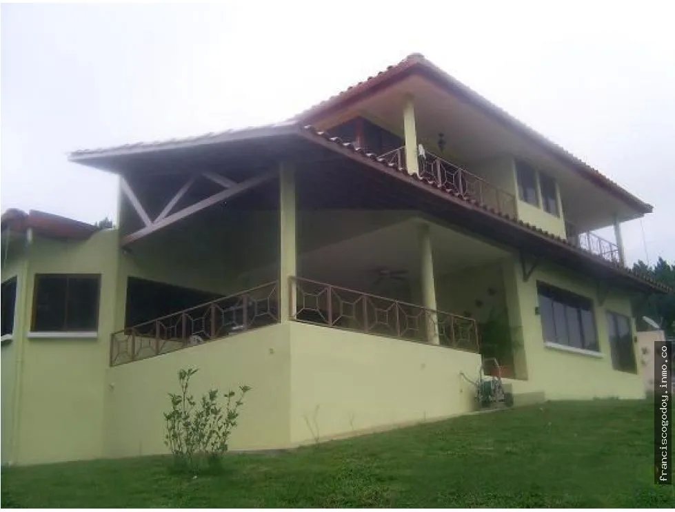 Residencia en venta en altos del maría