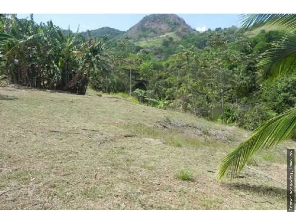 Se vende terreno en las cumbres