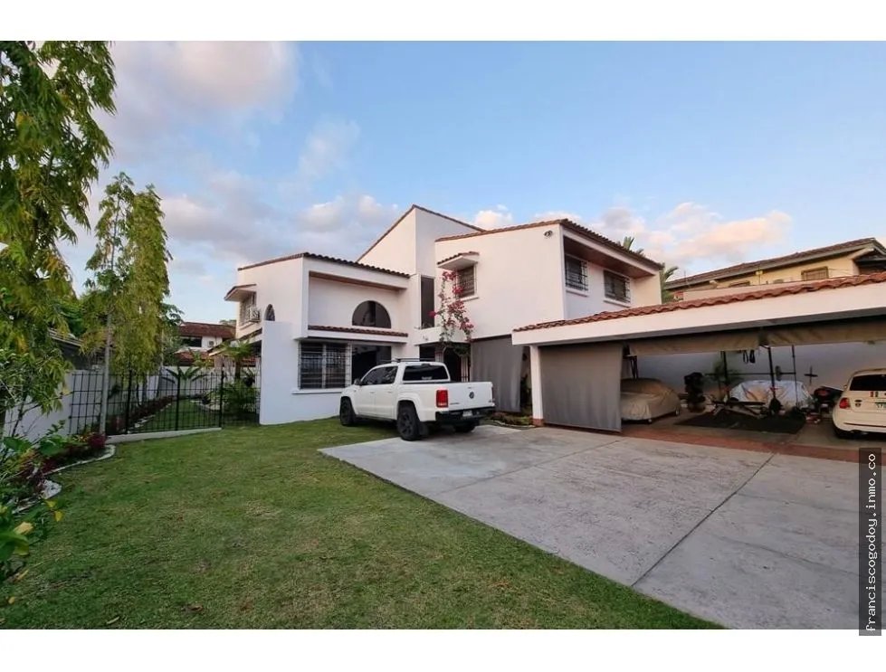 Se vende casa en la alameda