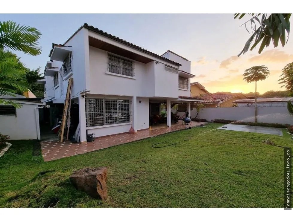 Se vende casa en la alameda