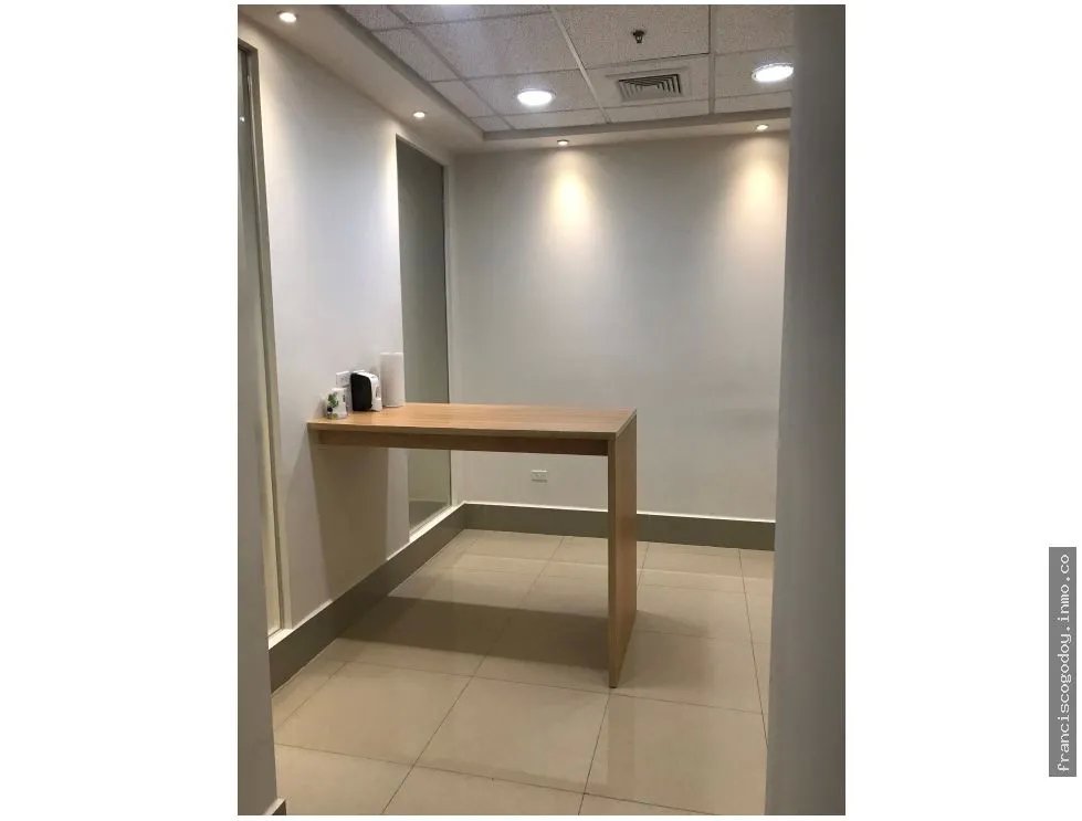 Se alquila hermosa oficina en bella vista  fg