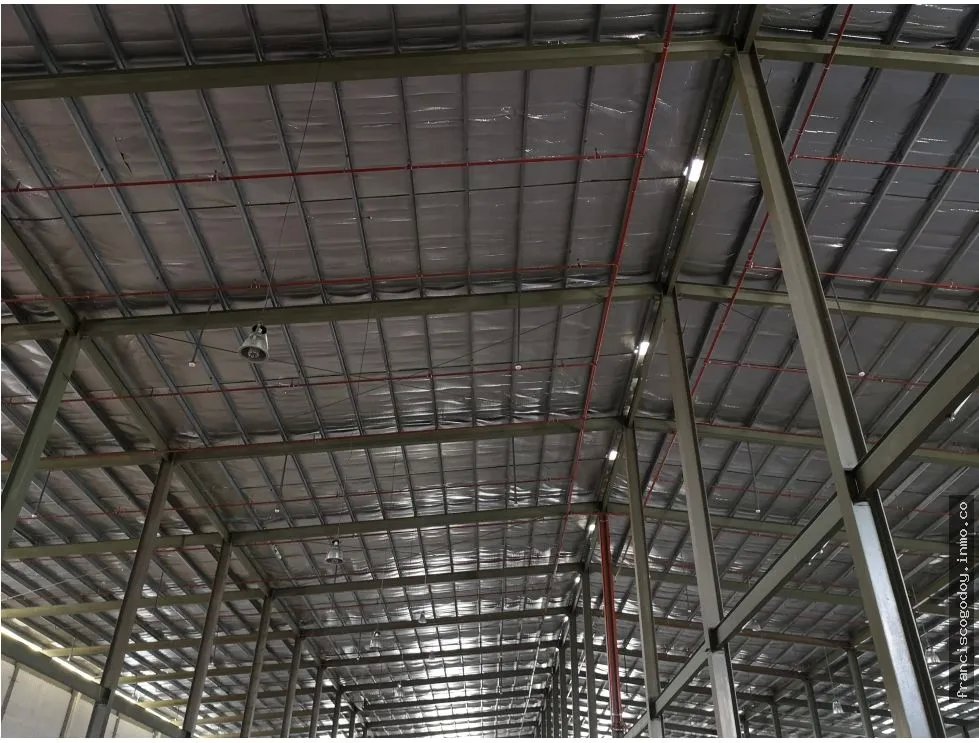 Aquilo galera bodega 4600m2 en milla 8 fgb