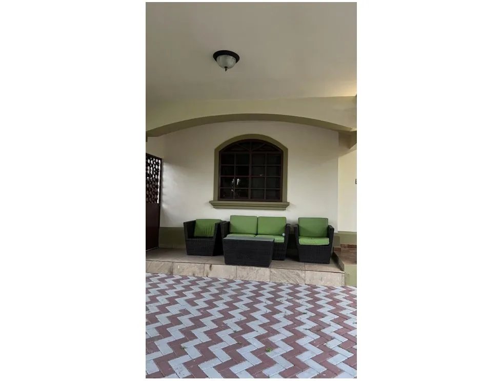 Venta de casa de 2 niveles en el doral, costa sur