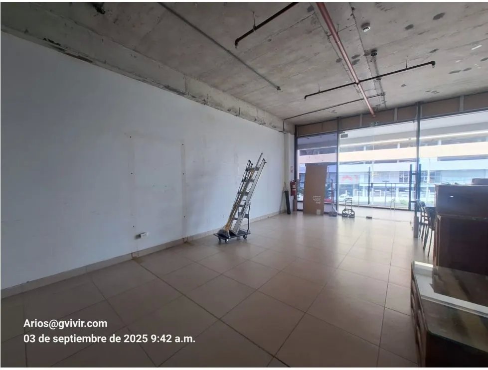 Alquiler de locales/oficinas en ph liberty plaza, 12 de octubre