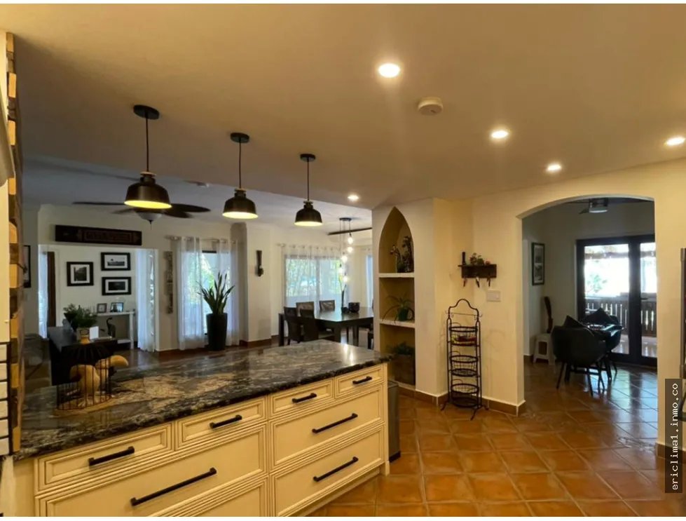 Hermosa duplex a la venta en playa blanca, panamá.