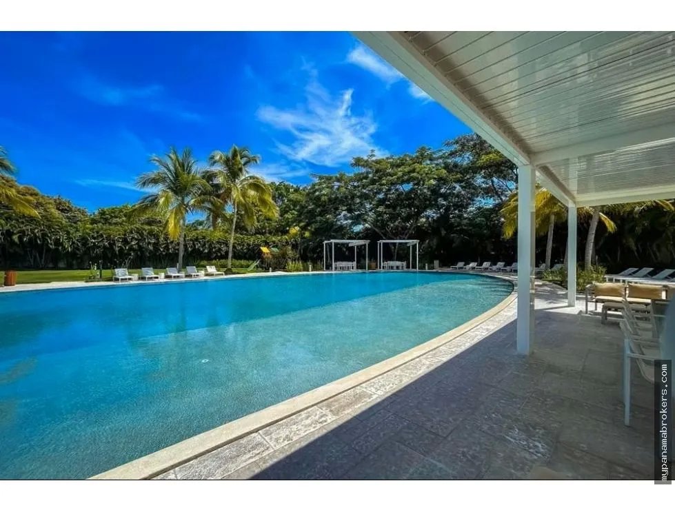 Se alquila apartamento ph solea en punta barco, san carlos