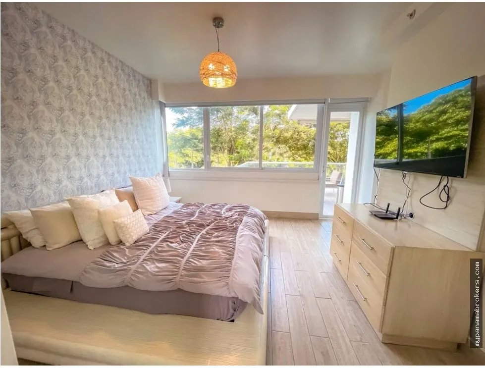 Se alquila apartamento ph solea en punta barco, san carlos