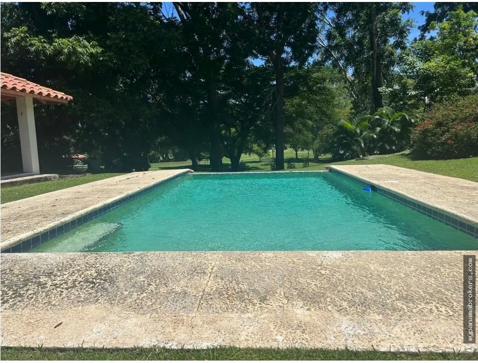 Venta de casa en el club de golf de coronado, chame
