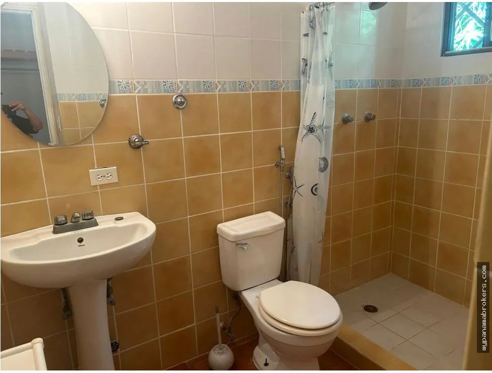 Venta de casa en el club de golf de coronado, chame