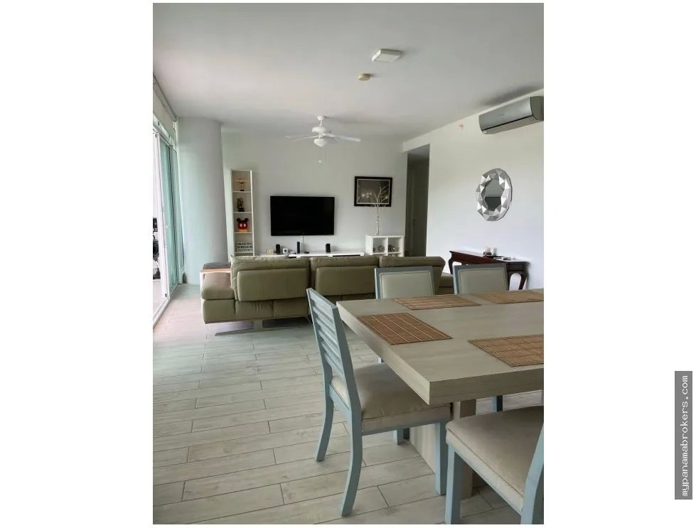 Se vende apartamento en punta barco, san carlos